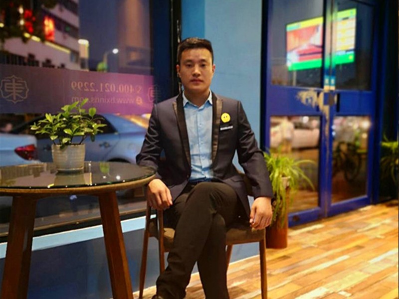  谢世权店长